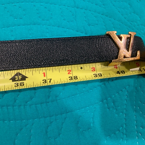 Ladies 2 sided LV belt - Picture 9 of 9